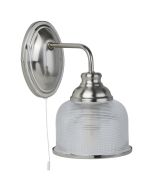 Searchlight Bistro 2671-1SS staal kleurige wandlamp met holofaan glas